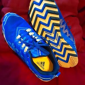 Atlhletic string up sneakers